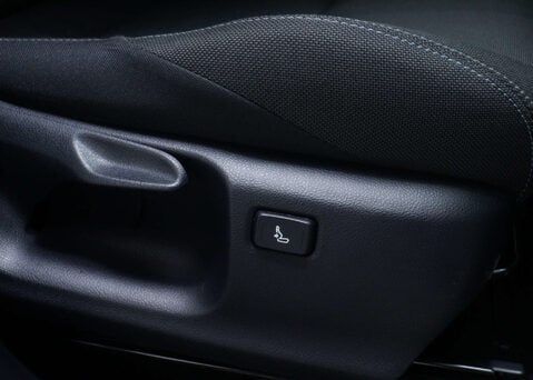 Toyota C-HR 1.8 C-HR Design HEV CVT 5dr 36