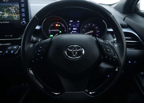 Toyota C-HR 1.8 C-HR Design HEV CVT 5dr 16