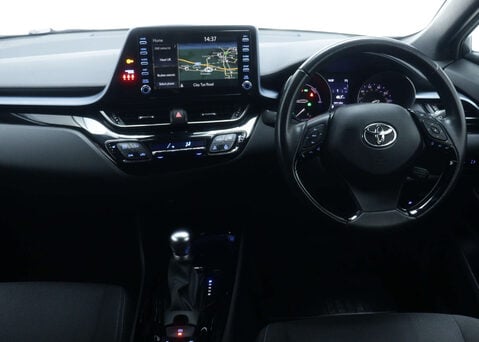 Toyota C-HR 1.8 C-HR Design HEV CVT 5dr 17