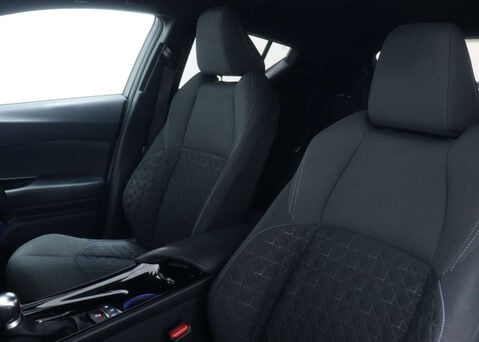 Toyota C-HR 1.8 C-HR Design HEV CVT 5dr 43