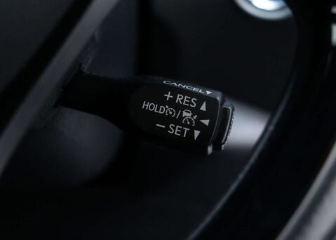 Toyota C-HR 1.8 C-HR Design HEV CVT 5dr 33