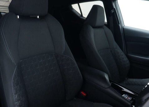 Toyota C-HR 1.8 C-HR Design HEV CVT 5dr 39