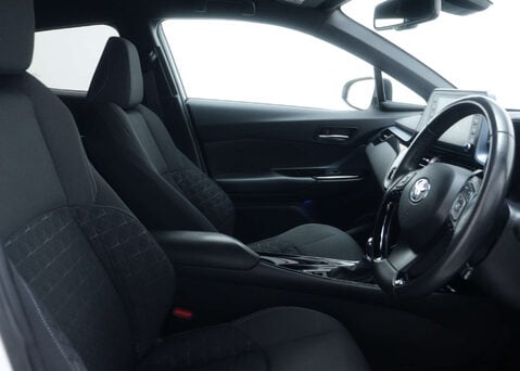 Toyota C-HR 1.8 C-HR Design HEV CVT 5dr 38