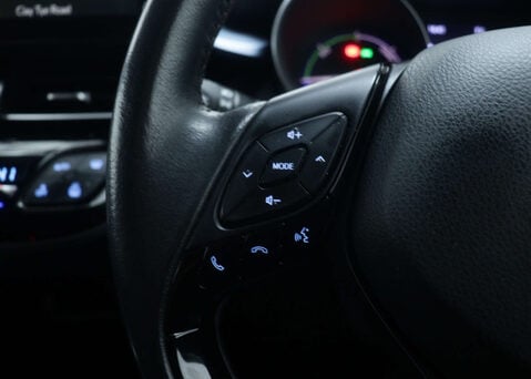 Toyota C-HR 1.8 C-HR Design HEV CVT 5dr 29