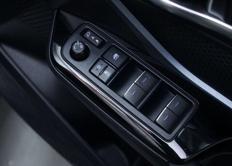 Toyota C-HR 1.8 C-HR Design HEV CVT 5dr 35