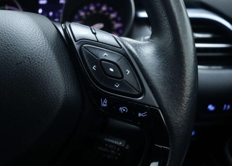 Toyota C-HR 1.8 C-HR Design HEV CVT 5dr 30