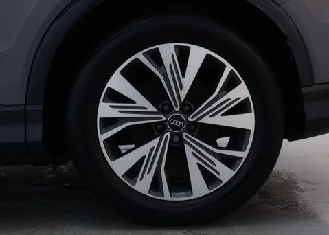 Audi Q4 Q4 e-tron Sport 40 5dr 17