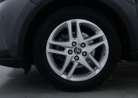 Toyota C-HR 1.8 C-HR Icon HEV CVT 5dr 13