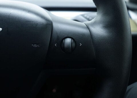 Tesla Model Y Model Y Long Range AWD 4WD 5dr 32