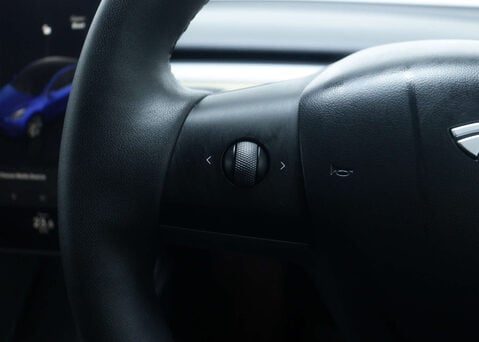 Tesla Model Y Model Y Long Range AWD 4WD 5dr 31