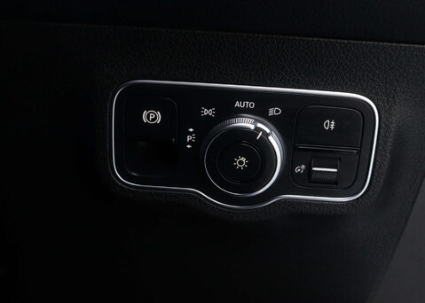 Mercedes-Benz GLB 2.0 GLB 220 AMG Line Premium D 4Matic Auto 4WD 5dr 41