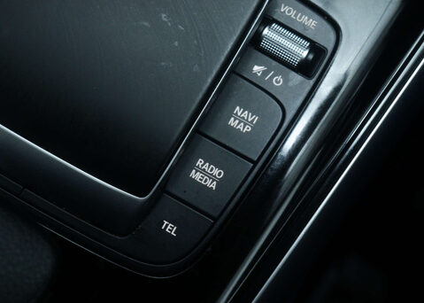 Mercedes-Benz GLB 1.3 GLB 200 AMG Line Auto 5dr 33