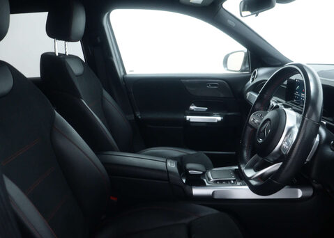 Mercedes-Benz GLB 1.3 GLB 200 AMG Line Auto 5dr 44