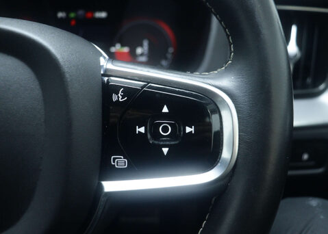 Volvo XC60 2.0 XC60 R-Design T6 Recharge AWD Auto 4WD 5dr 34