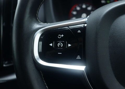 Volvo XC60 2.0 XC60 R-Design T6 Recharge AWD Auto 4WD 5dr 33