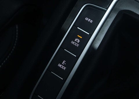 Volkswagen Passat 1.4 Passat GTe Semi-Auto 4dr 35
