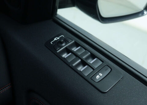 Land Rover Discovery Sport 1.5 Discovery Sport R-Dynamic SE P300e Auto 4WD 5dr 39