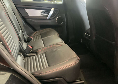 Land Rover Discovery Sport 1.5 Discovery Sport R-Dynamic SE P300e Auto 4WD 5dr 12