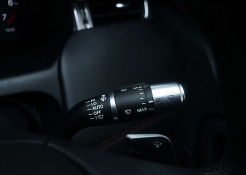 Land Rover Discovery Sport 1.5 Discovery Sport R-Dynamic SE P300e Auto 4WD 5dr 38