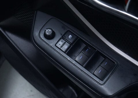 Toyota C-HR 1.8 C-HR Icon HEV CVT 5dr 33