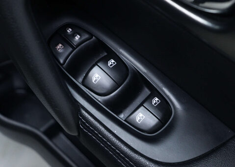 Nissan Qashqai 1.3 Qashqai N-Connecta DiG-T 5dr 36