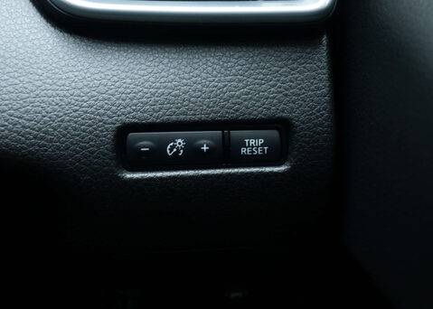 Nissan Qashqai 1.3 Qashqai N-Connecta DiG-T 5dr 34