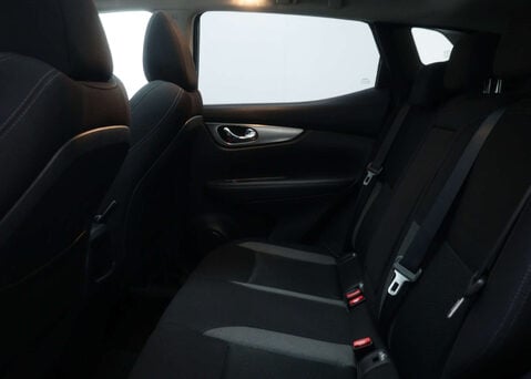 Nissan Qashqai 1.3 Qashqai N-Connecta DiG-T 5dr 46