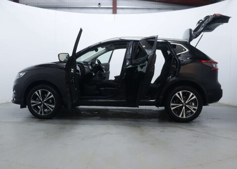 Nissan Qashqai 1.3 Qashqai N-Connecta DiG-T 5dr 53