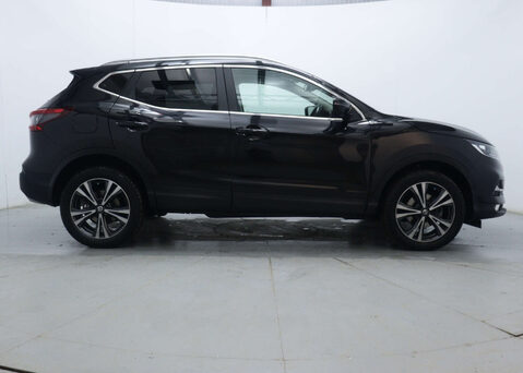 Nissan Qashqai 1.3 Qashqai N-Connecta DiG-T 5dr 12