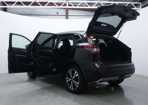 Nissan Qashqai 1.3 Qashqai N-Connecta DiG-T 5dr 54