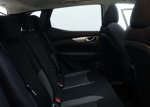 Nissan Qashqai 1.3 Qashqai N-Connecta DiG-T 5dr 47