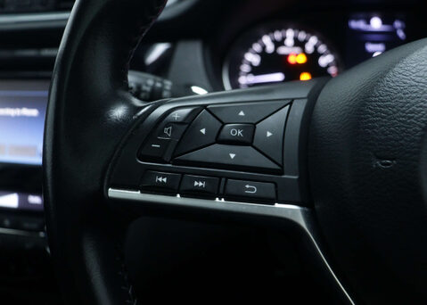 Nissan Qashqai 1.3 Qashqai N-Connecta DiG-T 5dr 29