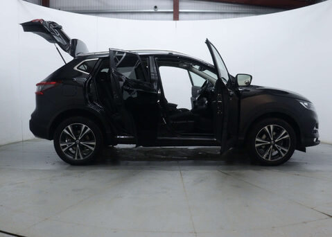 Nissan Qashqai 1.3 Qashqai N-Connecta DiG-T 5dr 57