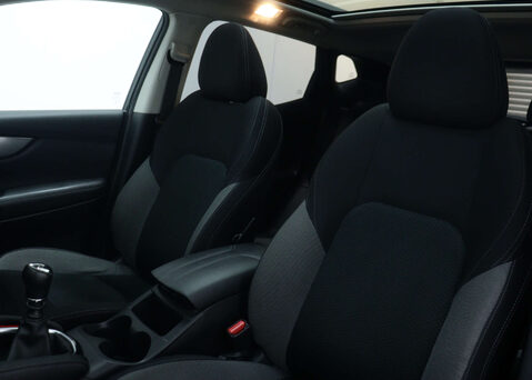 Nissan Qashqai 1.3 Qashqai N-Connecta DiG-T 5dr 43