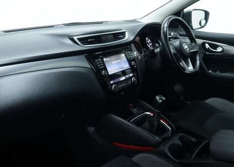 Nissan Qashqai 1.3 Qashqai N-Connecta DiG-T 5dr 41