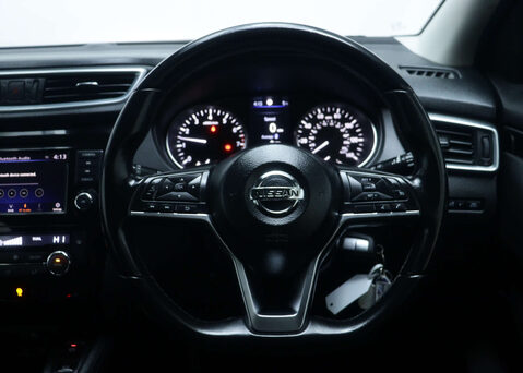 Nissan Qashqai 1.3 Qashqai Acenta Premium DiG-T Semi-Auto 5dr 17