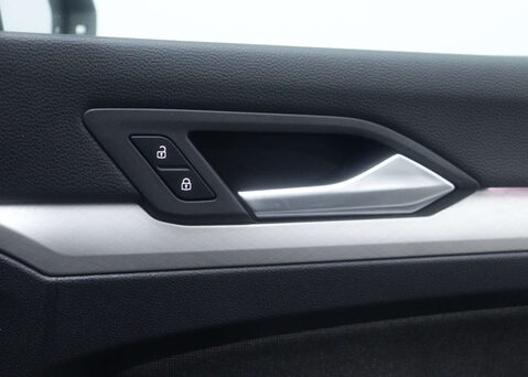 Volkswagen Golf 1.5 Golf Life TSi 5dr 44