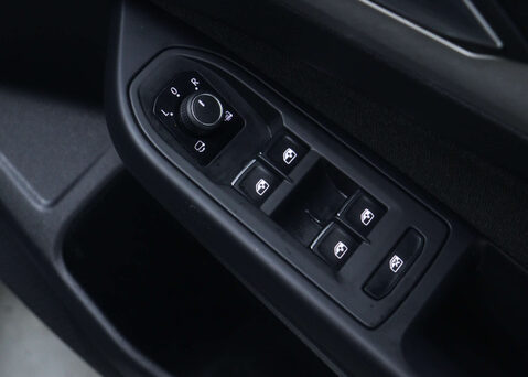 Volkswagen Golf 1.5 Golf Life TSi 5dr 45