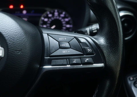 Nissan Juke 1.0 Juke N-Connecta DiG-T Semi-Auto 5dr 33