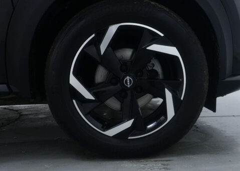 Nissan Juke 1.0 Juke N-Connecta DiG-T Semi-Auto 5dr 14