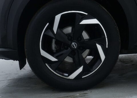 Nissan Juke 1.0 Juke N-Connecta DiG-T Semi-Auto 5dr 15