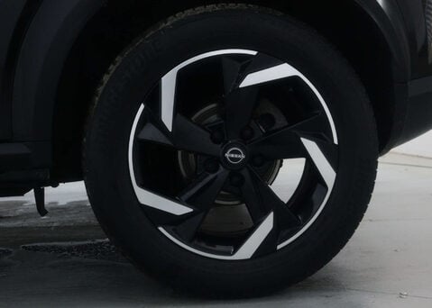 Nissan Juke 1.0 Juke N-Connecta DiG-T Semi-Auto 5dr 16