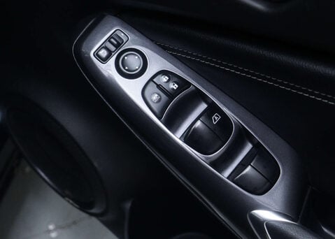 Nissan Juke 1.0 Juke N-Connecta DiG-T Semi-Auto 5dr 37