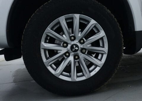 Mitsubishi L200 2.4 L200 Barbarian DI-D Auto 4WD 17