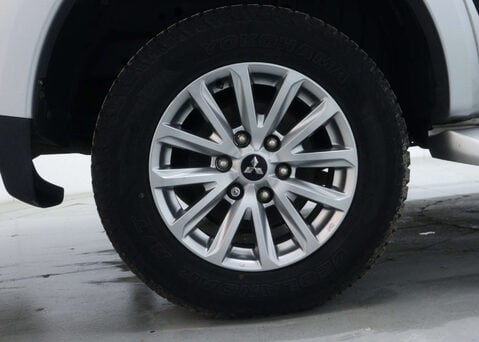 Mitsubishi L200 2.4 L200 Barbarian DI-D Auto 4WD 15