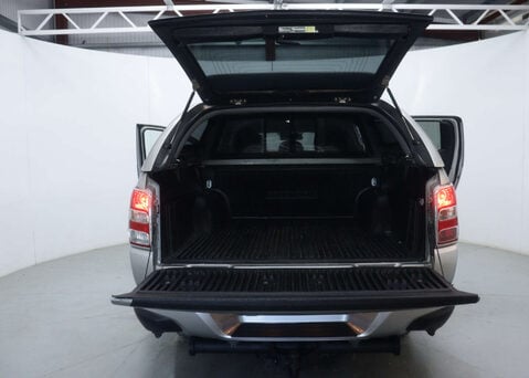 Mitsubishi L200 2.4 L200 Barbarian DI-D Auto 4WD 50