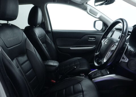 Mitsubishi L200 2.4 L200 Barbarian DI-D Auto 4WD 42