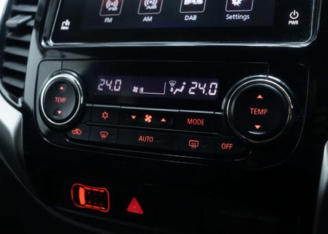 Mitsubishi L200 2.4 L200 Barbarian DI-D Auto 4WD 30