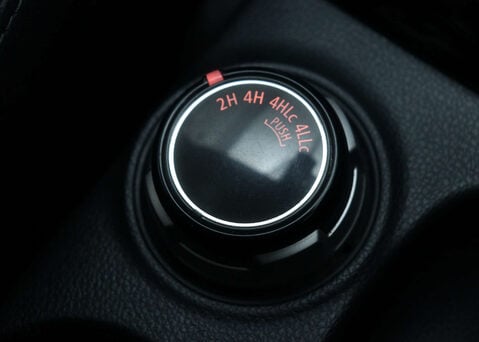 Mitsubishi L200 2.4 L200 Barbarian DI-D Auto 4WD 33