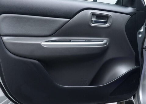 Mitsubishi L200 2.4 L200 Barbarian DI-D Auto 4WD 47